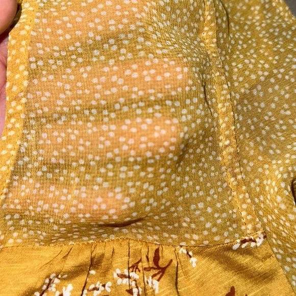 NWT Lucky Brand Golden Floral Flutter Sleeve Top - Size L - Picture 5 of 5